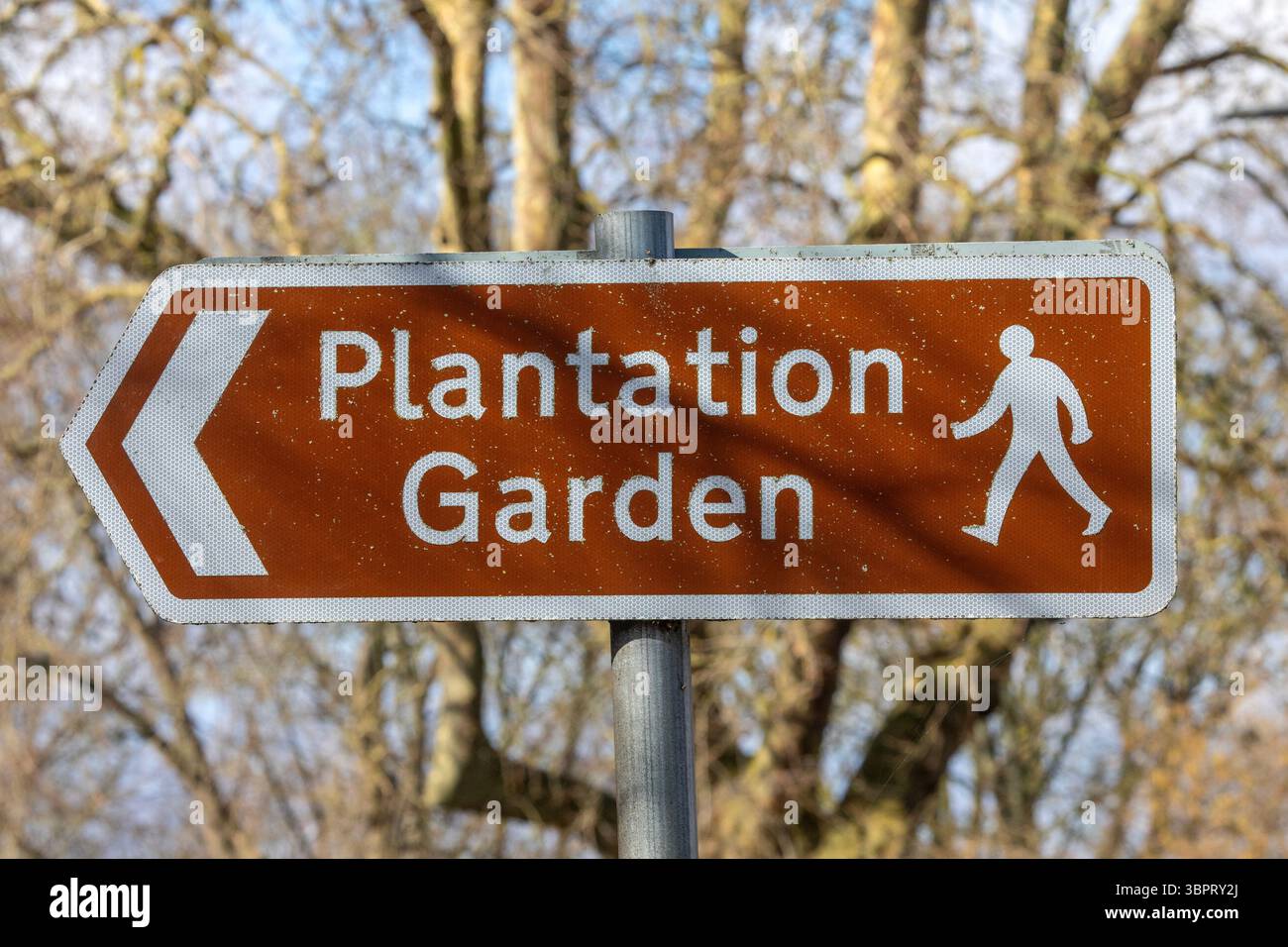 Ein Wegweiser zum Plantation Garden in Norwich, Großbritannien. Stockfoto Ein Wegweiser zum Plantation Garden in Norwich, Großbritannien. Stockfoto