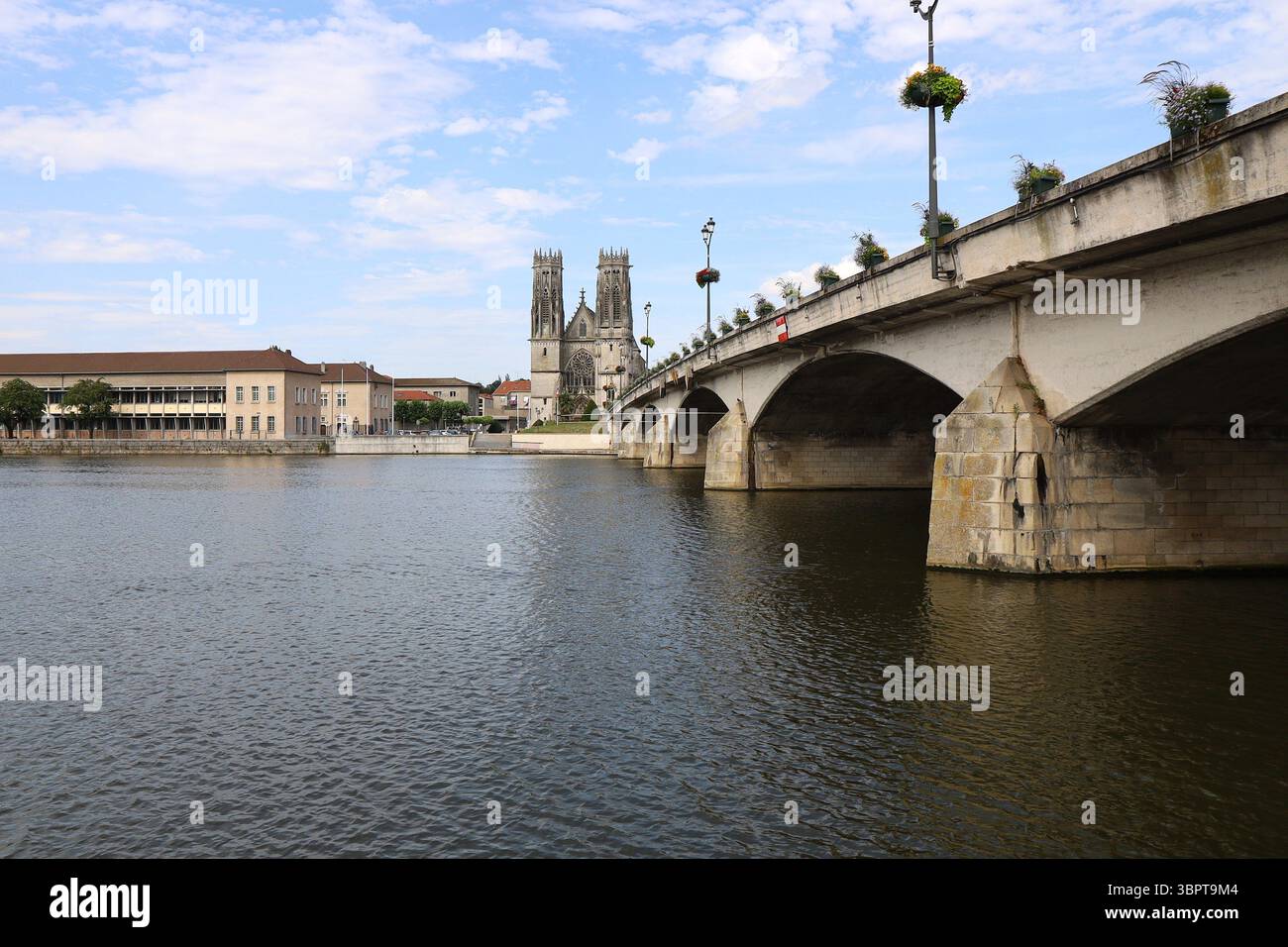 Die Mosel, die Stadt Pont à Mousson, Département Meurthe et Moselle, Frankreich Stockfoto