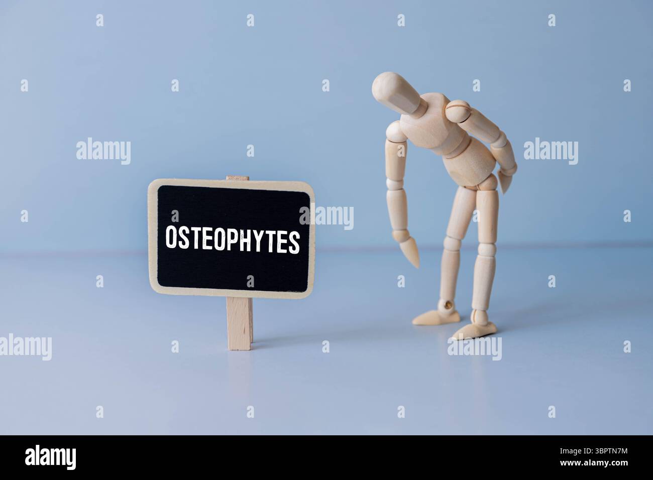 Osteophyten, Wort aus Alphabet mit Hintergrund. Stockfoto