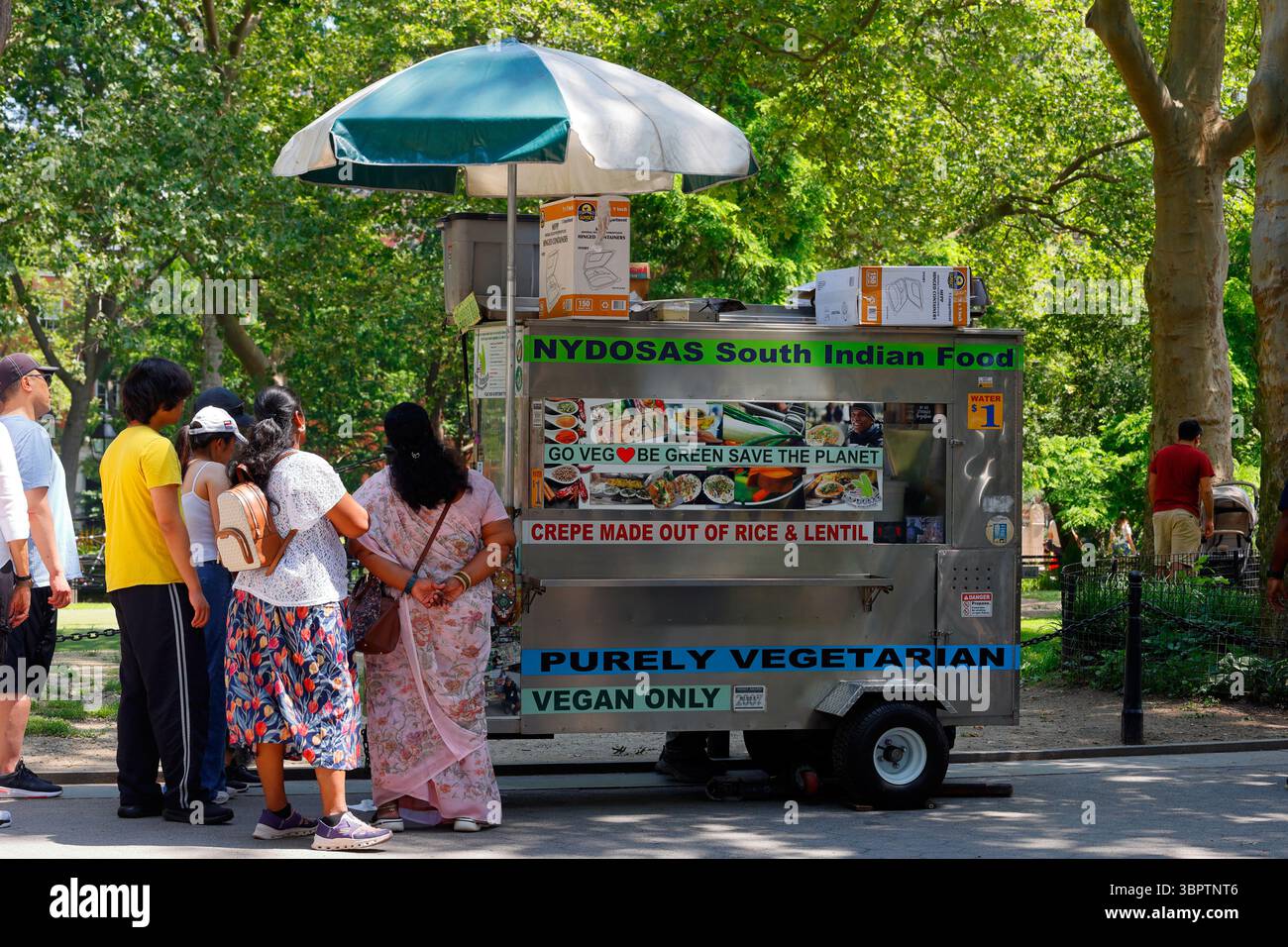NY Dosas Indian Food Cart im Washington Square Park in Manhattan, New York. Stockfoto
