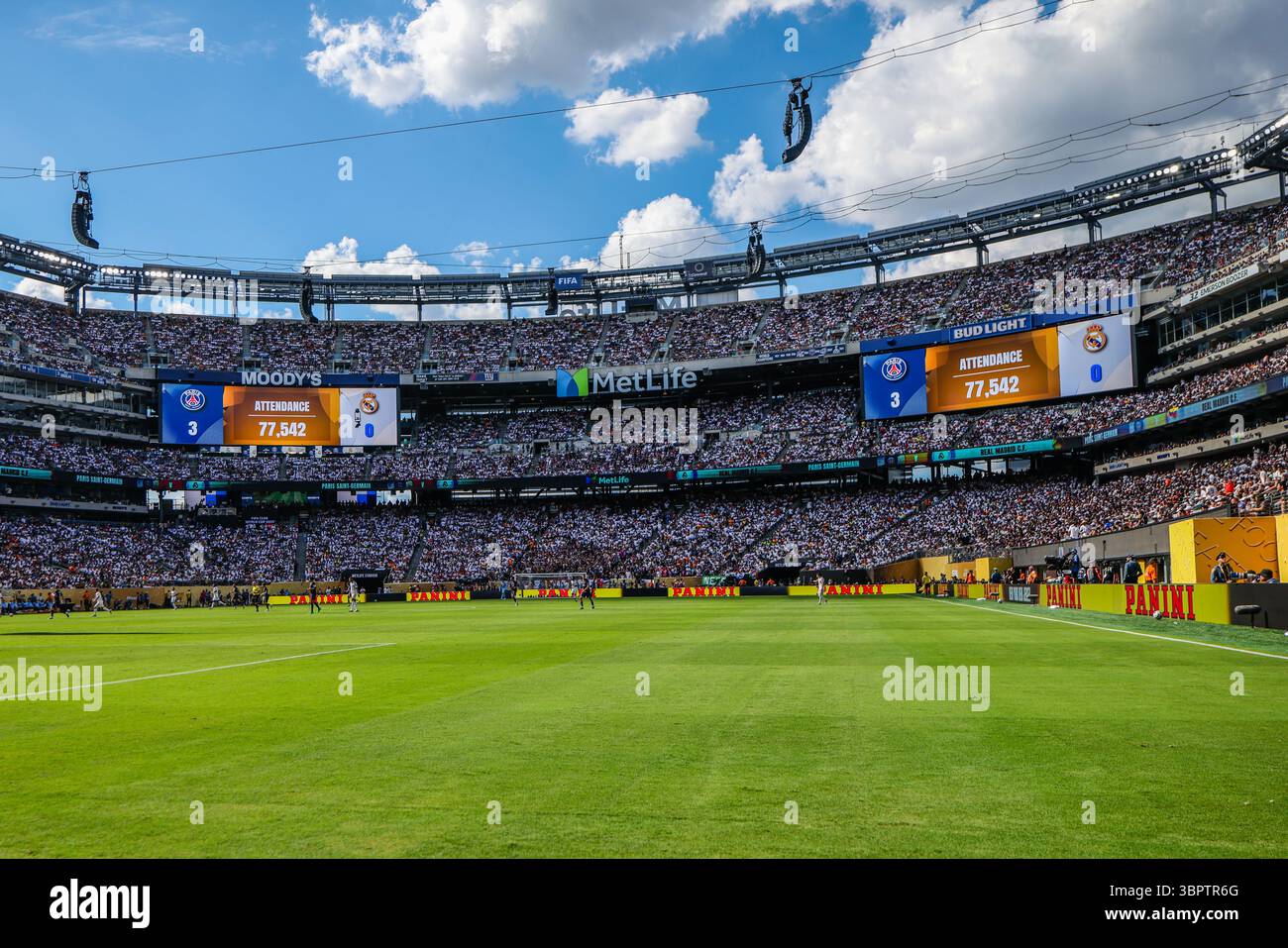 Real Madrid und Paris St. German zahlten an diesem Mittwoch, den 9. Juli, im Metlife Stadium in East Hartford in den Vereinigten Staaten in einem Spiel, das für die Halbfinale der FIFA Club-Weltmeisterschaft 2025 gültig ist. Quelle: Brazil Photo Press/Alamy Live News Stockfoto Real Madrid und Paris St. German zahlten an diesem Mittwoch, den 9. Juli, im Metlife Stadium in East Hartford in den Vereinigten Staaten in einem Spiel, das für die Halbfinale der FIFA Club-Weltmeisterschaft 2025 gültig ist. Quelle: Brazil Photo Press/Alamy Live News Stockfoto