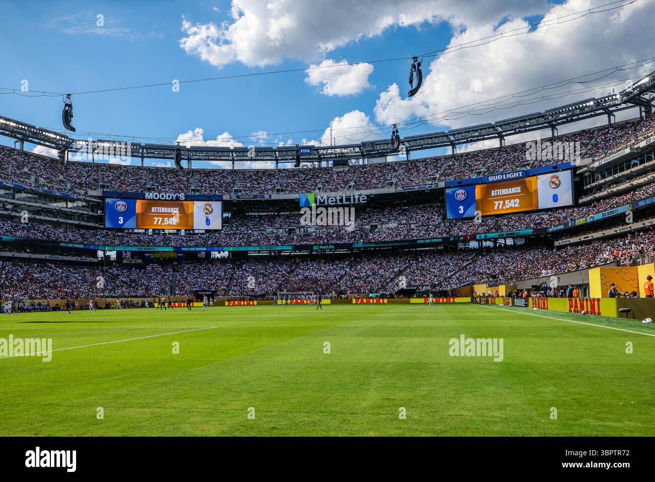 Real Madrid und Paris St. German zahlten an diesem Mittwoch, den 9. Juli, im Metlife Stadium in East Hartford in den Vereinigten Staaten in einem Spiel, das für die Halbfinale der FIFA Club-Weltmeisterschaft 2025 gültig ist. Quelle: Brazil Photo Press/Alamy Live News Stockfoto Real Madrid und Paris St. German zahlten an diesem Mittwoch, den 9. Juli, im Metlife Stadium in East Hartford in den Vereinigten Staaten in einem Spiel, das für die Halbfinale der FIFA Club-Weltmeisterschaft 2025 gültig ist. Quelle: Brazil Photo Press/Alamy Live News Stockfoto