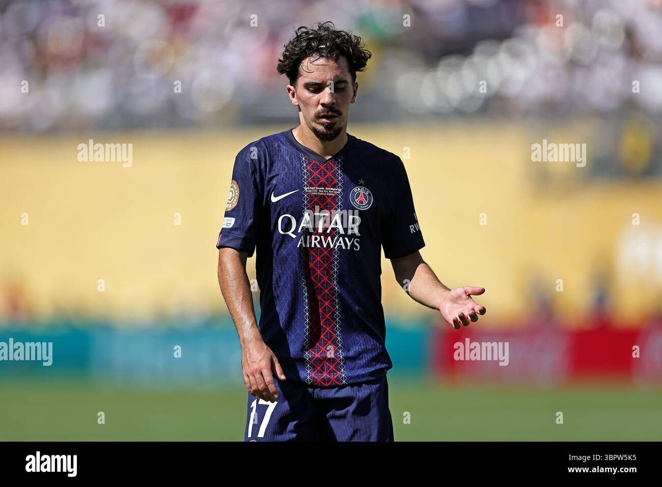 East Rutherford, Usa. Juli 2025. Vitinha von PSG Gesten während des Spiels zwischen PSG und Real Madrid C.F. für das Halbfinale der FIFA Club-Weltmeisterschaft 2025 im MetLife Stadium in East Rutherford, USA, am 9. Juli 2025. Foto: Heuler Andrey/DiaEsportivo/Alamy Live News Credit: DiaEsportivo/Alamy Live News Stockfoto