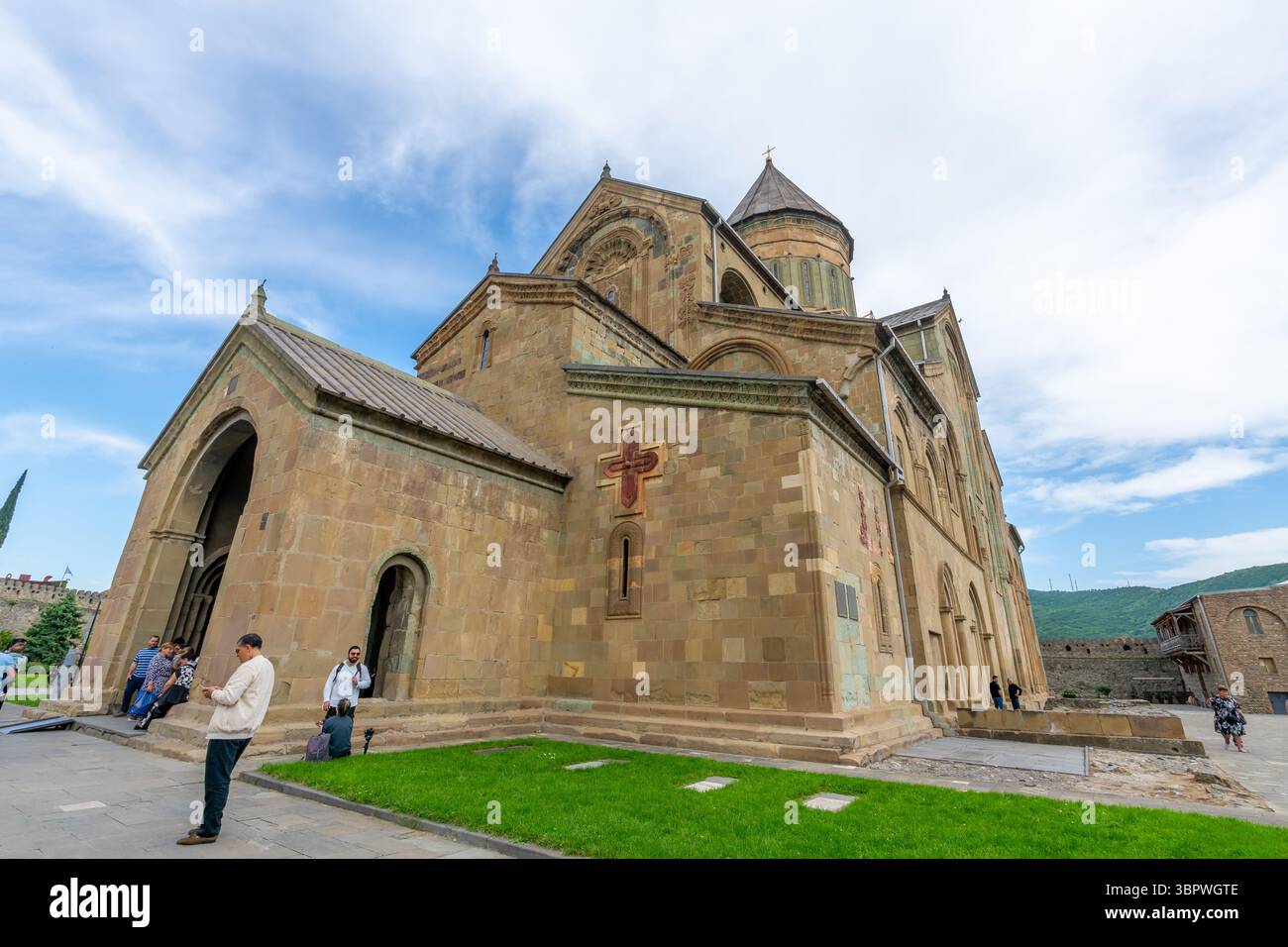Mzcheta, Georgien - 10. Mai 2025: Svetitskhoveli-Kathedrale (UNESCO-Weltkulturerbe) in Mzcheta. Religion Stockfoto