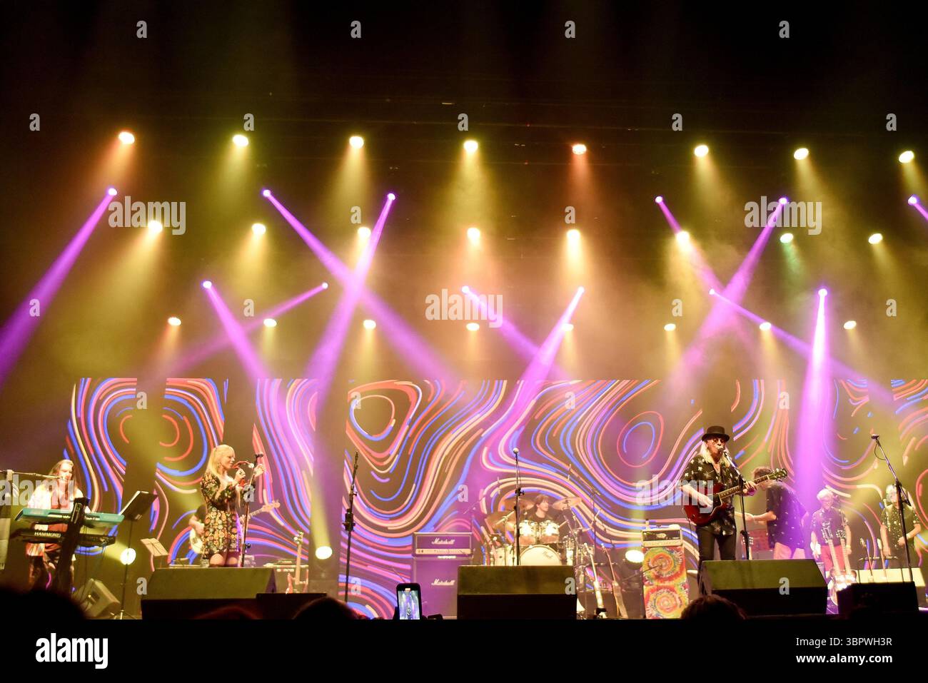 Sao Paulo, Brasilien. Juli 2025. SP - SAO PAULO - 07/09/2025 - TUTTI FRUTTI FEIERT 50 JAHRE RITA LEES FORBIDDEN FRUIT - Auftritt der Band Tutti Frutti. Die Show feiert 50 Jahre seit der Veröffentlichung von Rita Lees Album Forbidden Fruit mit besonderen Gästen in der Tokio Marine Hall in Sao Paulo. (Foto: Jota Erre/AGIF/SIPA USA) Credit: SIPA USA/Alamy Live News Stockfoto