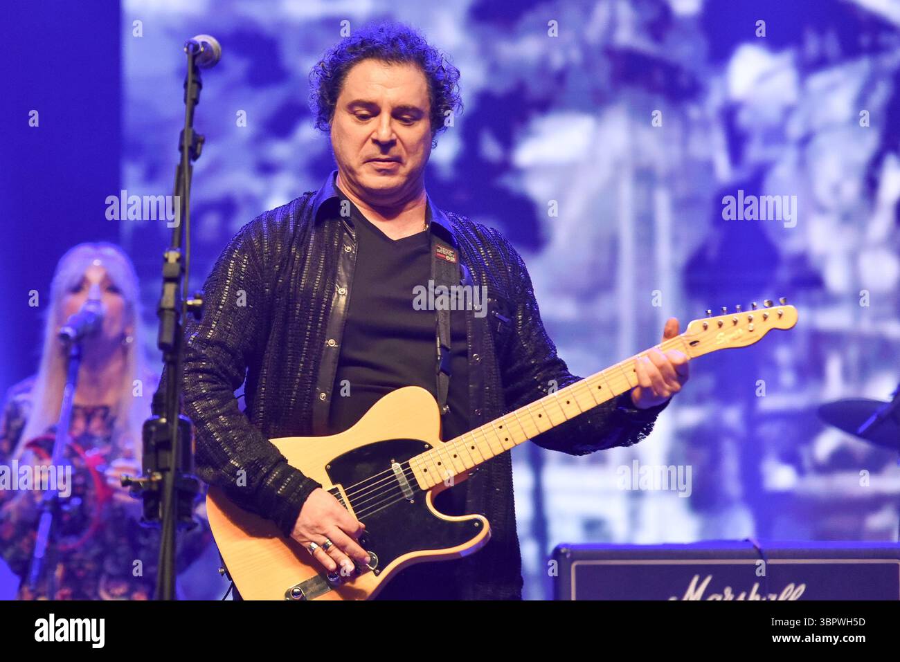 Sao Paulo, Brasilien. Juli 2025. SP - SAO PAULO - 07/09/2025 - IN SAO PAULO FEIERT TUTTI FRUTTI 50 JAHRE RITA LEES VERBOTENE FRUCHT - Roberto Frejat, während eines Auftritts der Band Tutti Frutti. Die Show feiert 50 Jahre seit der Veröffentlichung von Rita Lees Album Fruto Proibido mit besonderen Gästen in der Tokio Marine Hall in Sao Paulo. (Foto: Jota Erre/AGIF/SIPA USA) Credit: SIPA USA/Alamy Live News Stockfoto