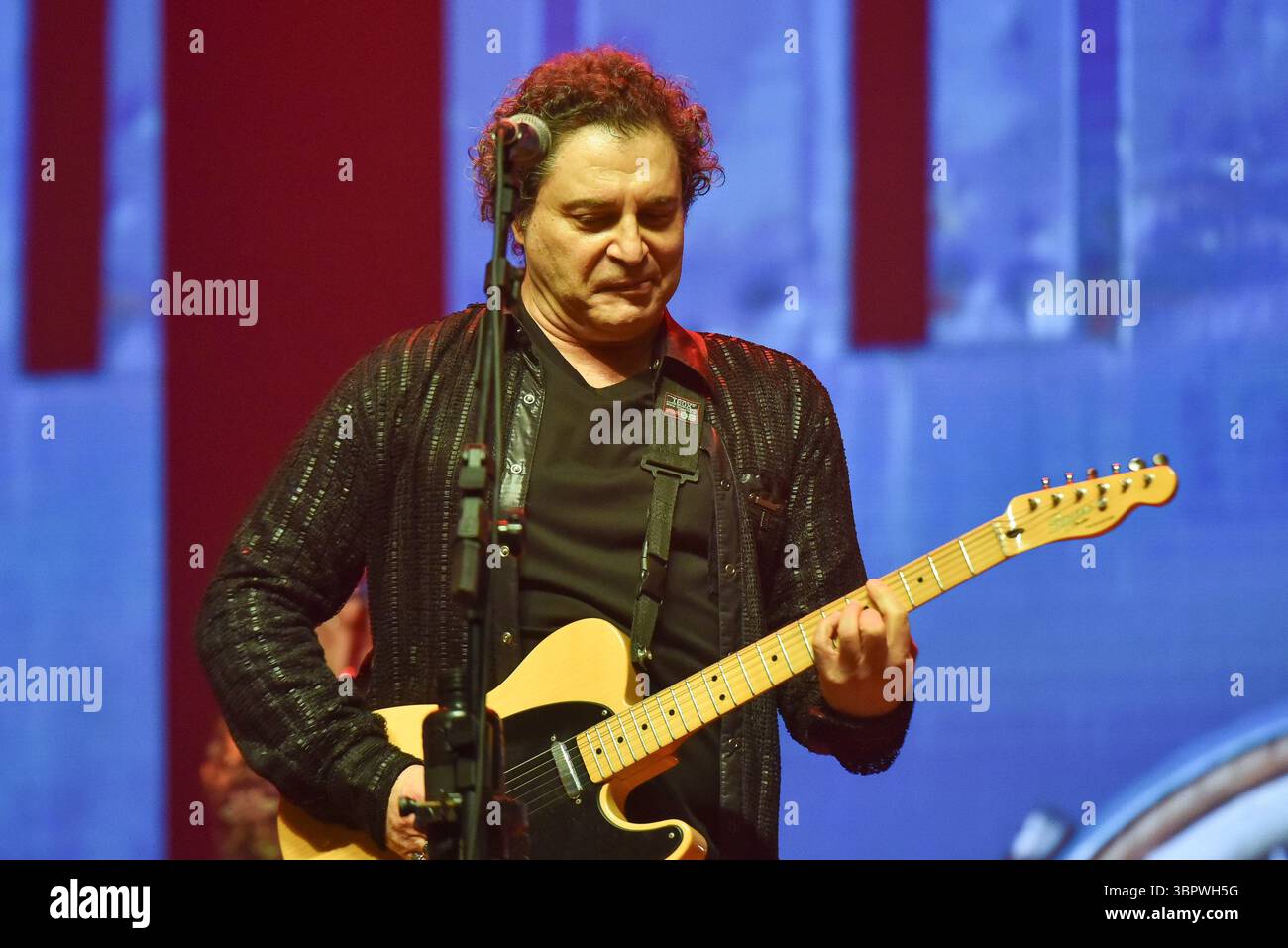 Sao Paulo, Brasilien. Juli 2025. SP - SAO PAULO - 07/09/2025 - IN SAO PAULO FEIERT TUTTI FRUTTI 50 JAHRE RITA LEES VERBOTENE FRUCHT - Roberto Frejat, während eines Auftritts der Band Tutti Frutti. Die Show feiert 50 Jahre seit der Veröffentlichung von Rita Lees Album Fruto Proibido mit besonderen Gästen in der Tokio Marine Hall in Sao Paulo. (Foto: Jota Erre/AGIF/SIPA USA) Credit: SIPA USA/Alamy Live News Stockfoto