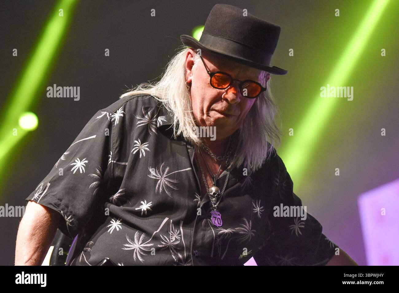 Sao Paulo, Brasilien. Juli 2025. SP - SAO PAULO - 07/09/2025 - IN SAO PAULO FEIERT TUTTI FRUTTI 50 JAHRE RITA LEES FORBIDDEN FRUIT - Luiz Carlini während eines Auftritts der Band Tutti Frutti. Die Show feiert 50 Jahre seit der Veröffentlichung von Rita Lees Album Forbidden Fruit mit besonderen Gästen in der Tokio Marine Hall in Sao Paulo. (Foto: Jota Erre/AGIF/SIPA USA) Credit: SIPA USA/Alamy Live News Stockfoto