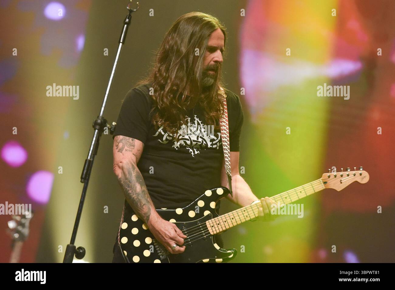 Sao Paulo, Brasilien. Juli 2025. SP - SAO PAULO - 07/09/2025 - IN SAO PAULO FEIERT TUTTI FRUTTI 50 JAHRE RITA LEES VERBOTENE FRUCHT - Andreas Kisser während eines Auftritts der Band Tutti Frutti. Die Show feiert 50 Jahre seit der Veröffentlichung von Rita Lees Album Fruto Proibido mit besonderen Gästen in der Tokio Marine Hall in Sao Paulo. (Foto: Jota Erre/AGIF/SIPA USA) Credit: SIPA USA/Alamy Live News Stockfoto