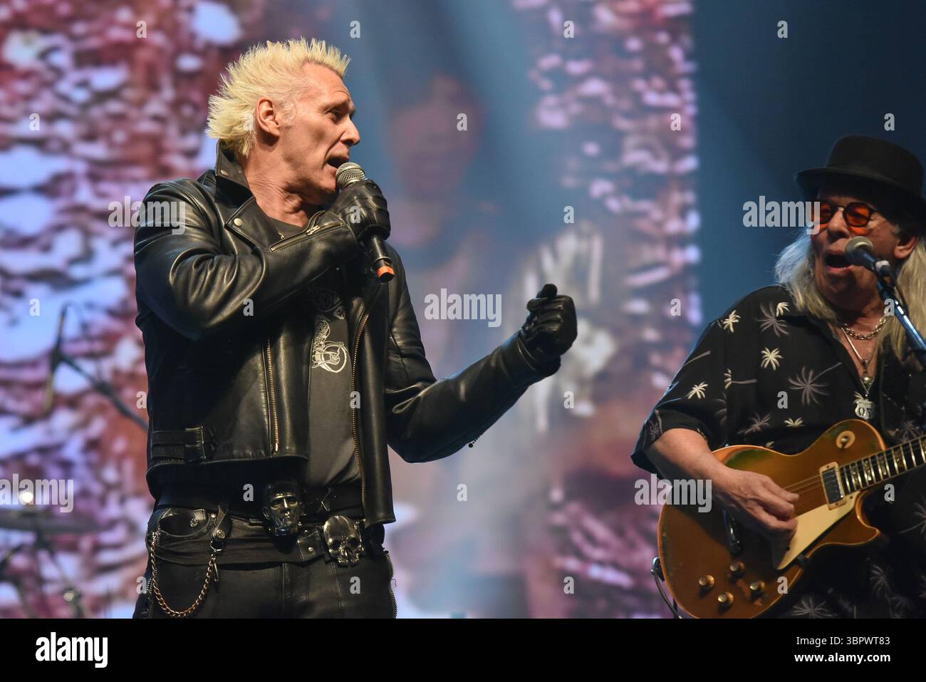 Sao Paulo, Brasilien. Juli 2025. SP - SAO PAULO - 07/09/2025 - SAO PAULO, TUTTI FRUTTI FEIERT 50 JAHRE RITA LEES FORBIDDEN FRUIT - Supla während des Auftritts der Band Tutti Frutti. Die Show feiert 50 Jahre seit der Veröffentlichung von Rita Lees Album Fruto Proibido mit besonderen Gästen in der Tokio Marine Hall in Sao Paulo. (Foto: Jota Erre/AGIF/SIPA USA) Credit: SIPA USA/Alamy Live News Stockfoto