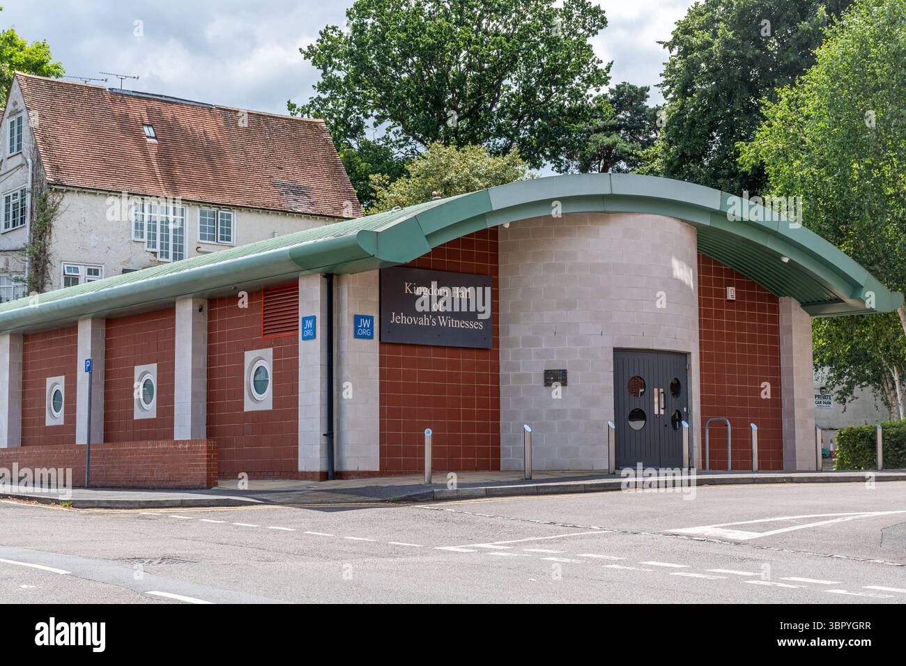 Kingdom Hall of Jehovah's Zeugen in Camberley, Surrey, England, Großbritannien Stockfoto