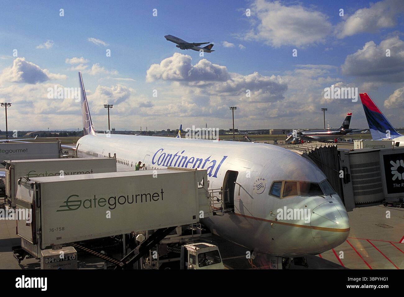 Kennedy Airport, ein Passagierflugzeug wird geladen, New York City, USA Stockfoto