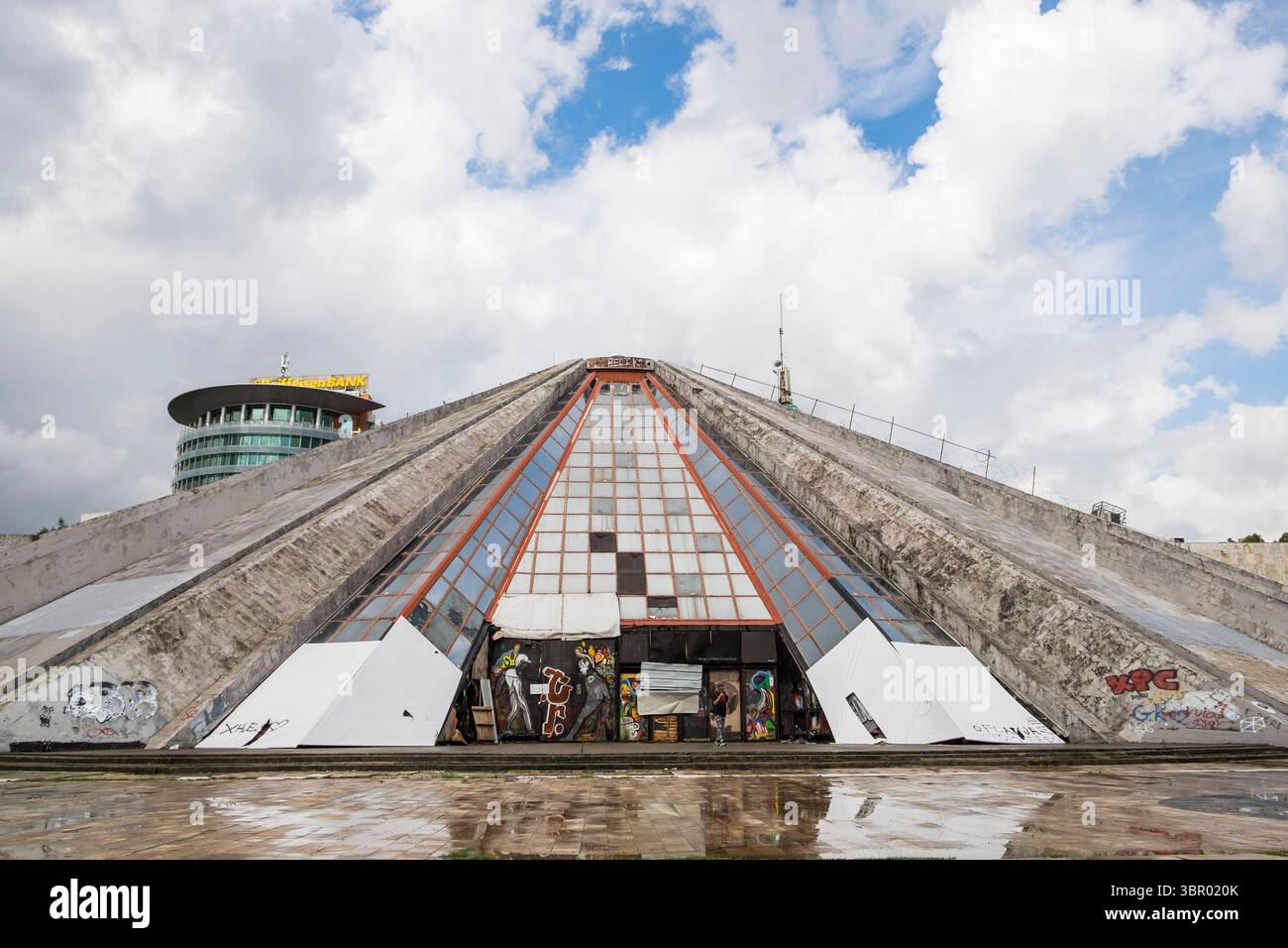 Albanien. Tirana. Pyramide. Qendra Nderkombetare und Kultures Arbnori. Internationales Kulturzentrum. Stockfoto