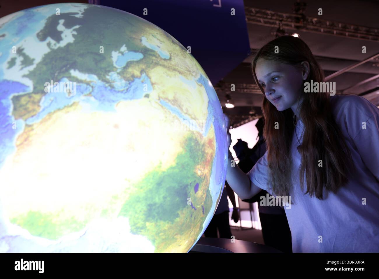 Millie Davis im Future Lab beim Goodwood Festival of Speed präsentiert von Mastercard, das in der Parkanlage rund um das Goodwood House in West Sussex stattfindet. Bilddatum: Donnerstag, 10. Juli 2025. Stockfoto