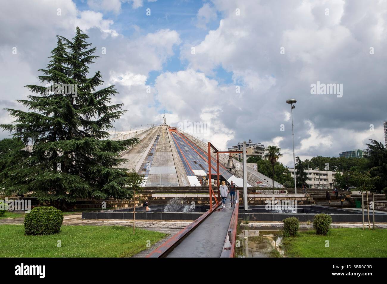 Albanien. Tirana. Pyramide. Qendra Nderkombetare und Kultures Arbnori. Internationales Kulturzentrum. Stockfoto