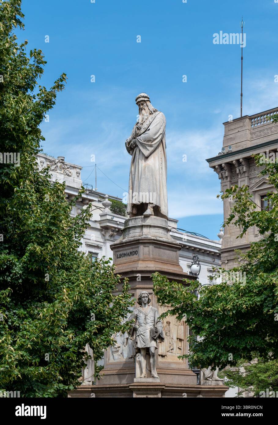 Die Statue von Leonardo da Vinci in Mailand, Italien Stockfoto