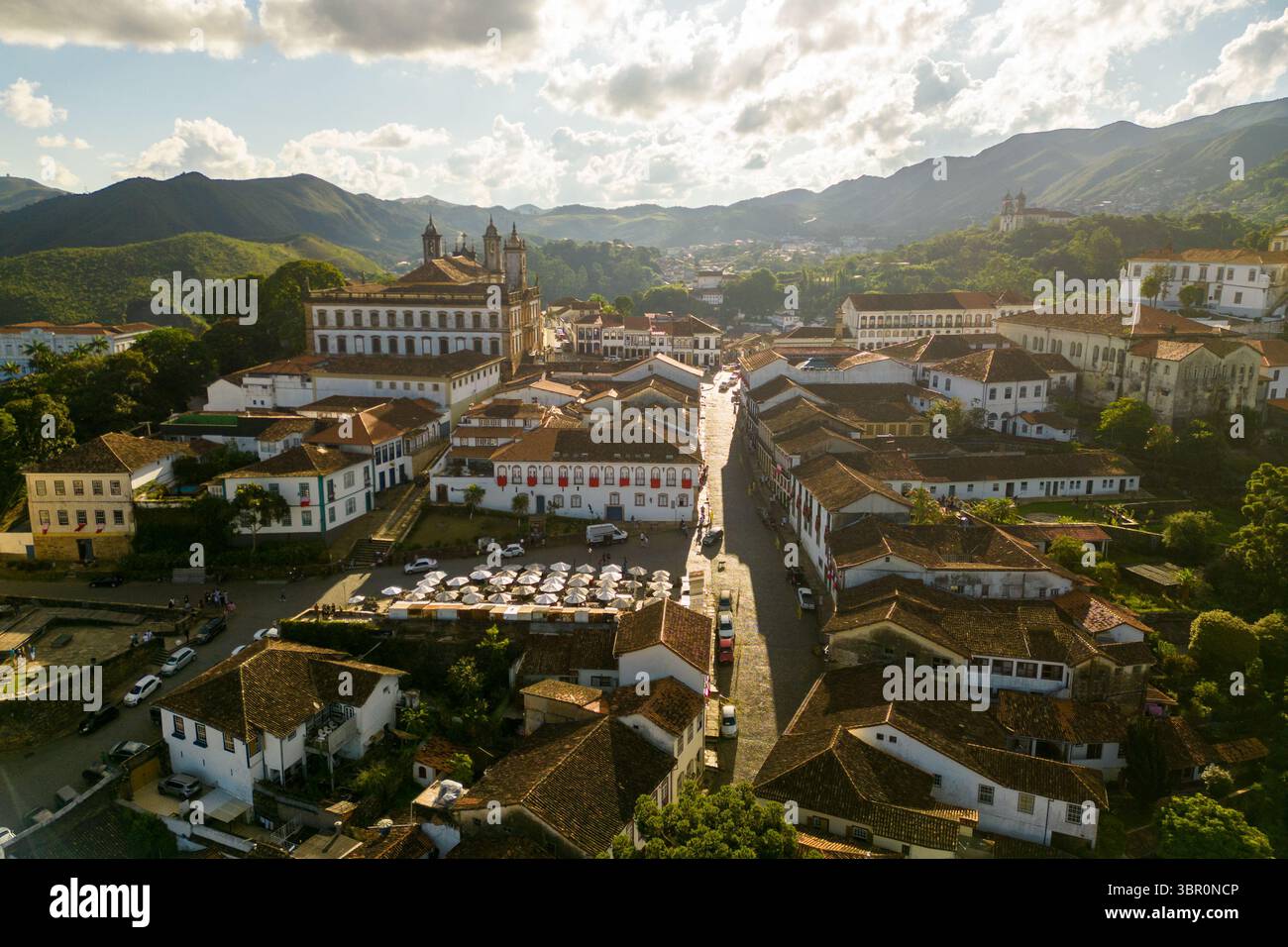 Luftaufnahme der historischen Stadt Ouro Preto in den Bergen des Bundesstaates Minas Gerais in Brasilien Stockfoto