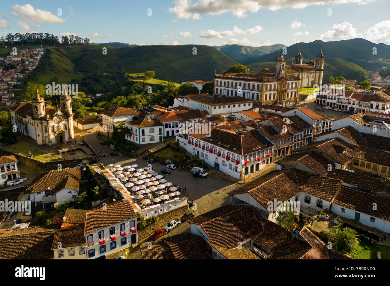 Luftaufnahme der historischen Stadt Ouro Preto in den Bergen des Bundesstaates Minas Gerais in Brasilien Stockfoto