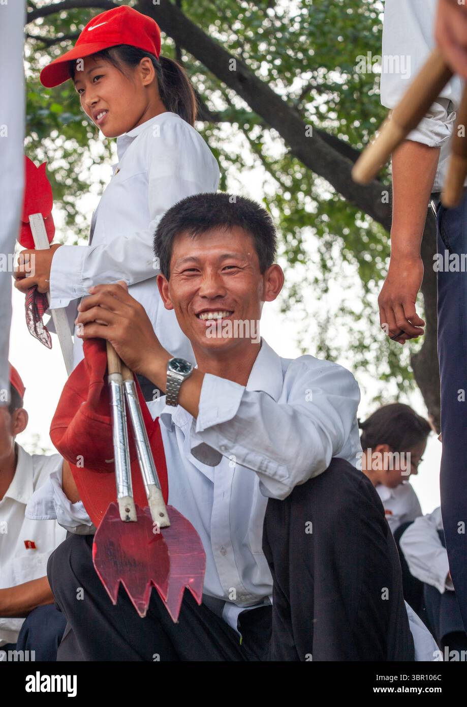 Menschen während der Feier des 60. Jahrestages des Regimes, DGC, Pjöngjang, Nordkorea Stockfoto