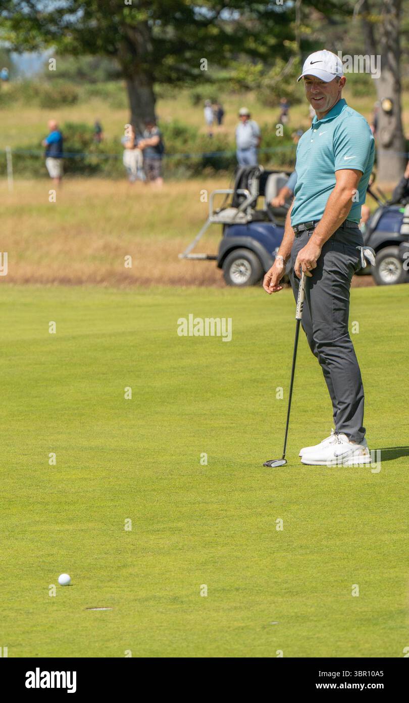 Renaissance Club, in der Nähe von Gullane, East Lothian, Großbritannien. Juli 2025. DP Tour Genesis Scottish Open Golf champs Tag 1 mit Fan-Liebling Rory McIlroy stellte sich heute Nachmittag das erste Loch vor, auf dem er ein Bogey erzielte. PIC Credit: phil wilkinson/Alamy Live News Stockfoto