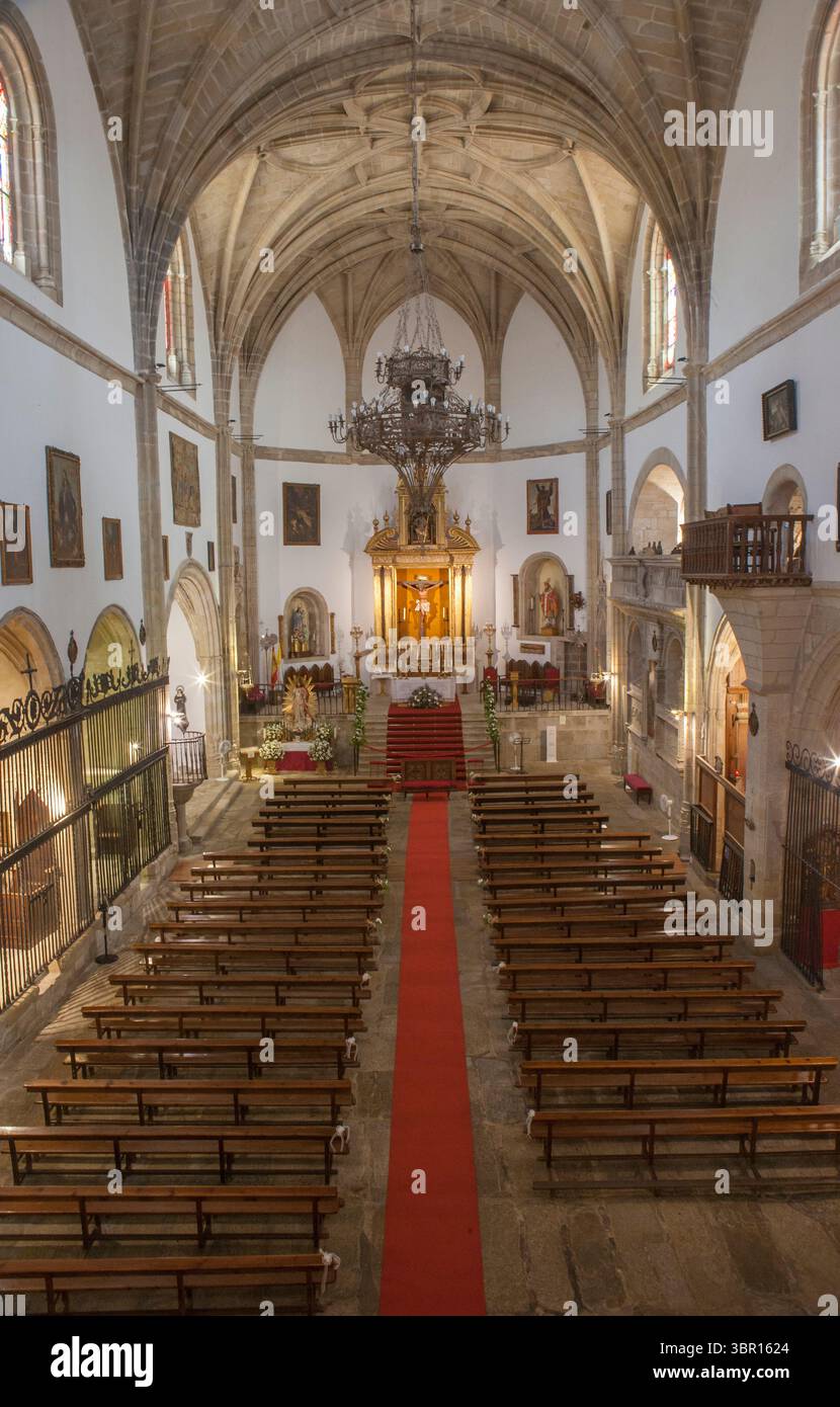 Trujillo, Spanien - 28. Juni 2025: Kirche San Martin, Trujillo, Spanien. Gebäude aus dem 14. Jahrhundert Stockfoto