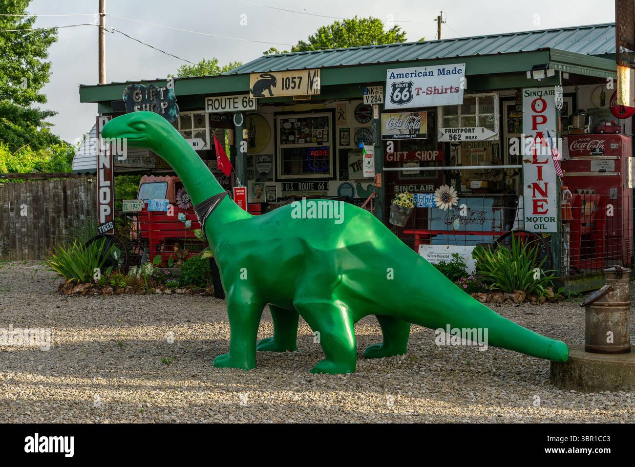 Ash Grove, Missouri USA – 18. Juni 2025: Gary’s Gay Parita Vintage-Tankstelle und Touristenattraktion an der historischen Route 66. Stockfoto Ash Grove, Missouri USA – 18. Juni 2025: Gary’s Gay Parita Vintage-Tankstelle und Touristenattraktion an der historischen Route 66. Stockfoto