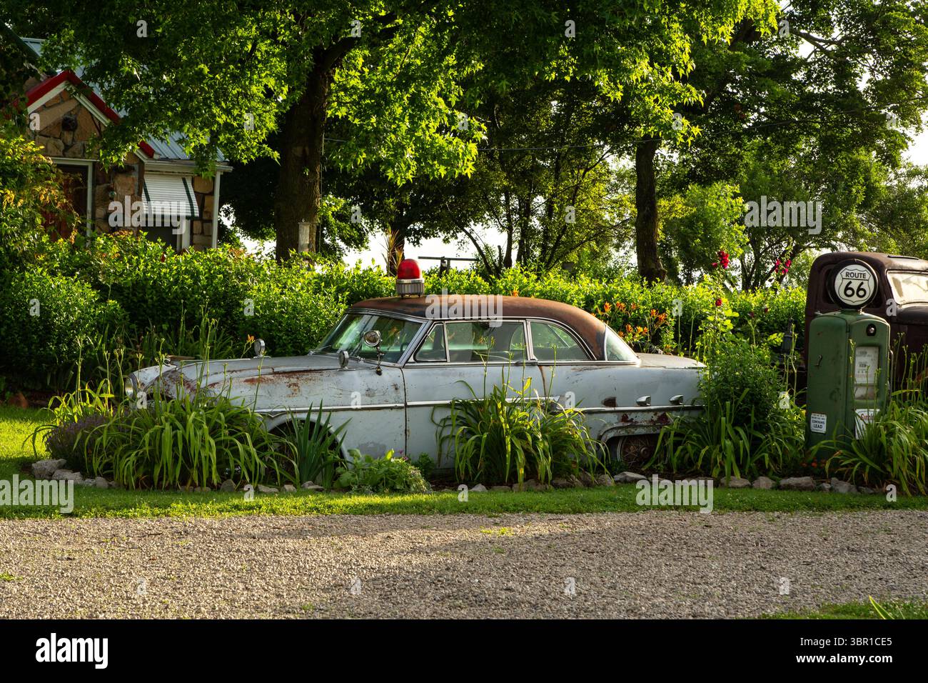 Ash Grove, Missouri USA – 18. Juni 2025: Gary’s Gay Parita Vintage-Tankstelle und Touristenattraktion an der historischen Route 66. Stockfoto Ash Grove, Missouri USA – 18. Juni 2025: Gary’s Gay Parita Vintage-Tankstelle und Touristenattraktion an der historischen Route 66. Stockfoto
