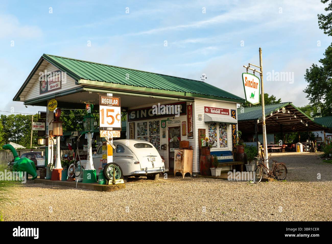 Ash Grove, Missouri USA – 18. Juni 2025: Gary’s Gay Parita Vintage-Tankstelle und Touristenattraktion an der historischen Route 66. Stockfoto Ash Grove, Missouri USA – 18. Juni 2025: Gary’s Gay Parita Vintage-Tankstelle und Touristenattraktion an der historischen Route 66. Stockfoto