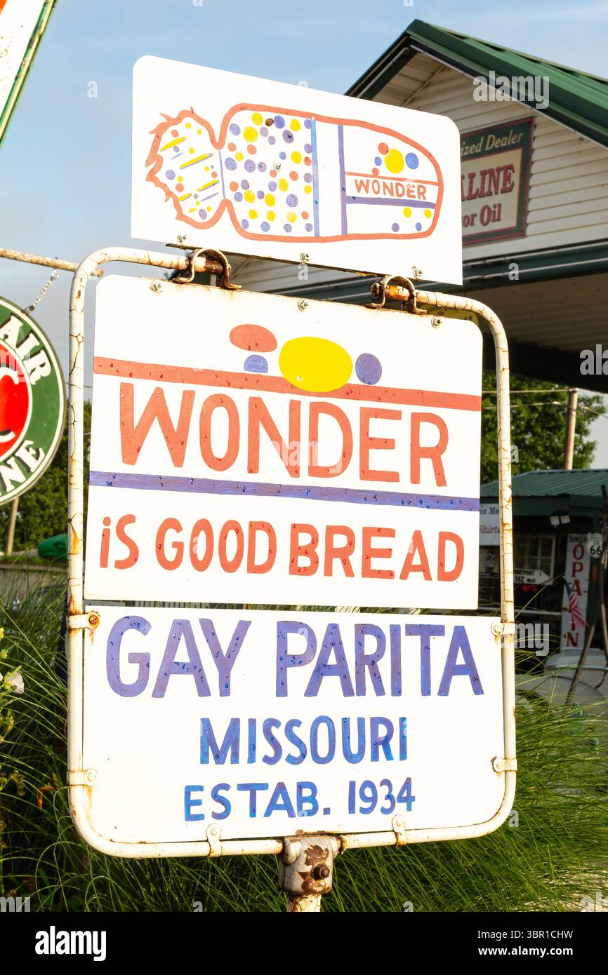 Ash Grove, Missouri USA – 18. Juni 2025: Gary’s Gay Parita Vintage-Tankstelle und Touristenattraktion an der historischen Route 66. Stockfoto Ash Grove, Missouri USA – 18. Juni 2025: Gary’s Gay Parita Vintage-Tankstelle und Touristenattraktion an der historischen Route 66. Stockfoto