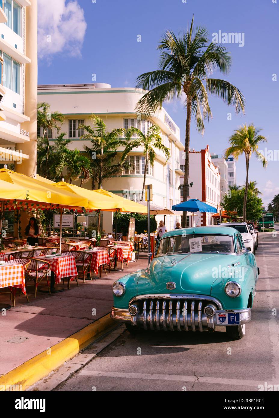 Oldtimer auf dem Ocean Drive in Miami Beach Florida Stockfoto