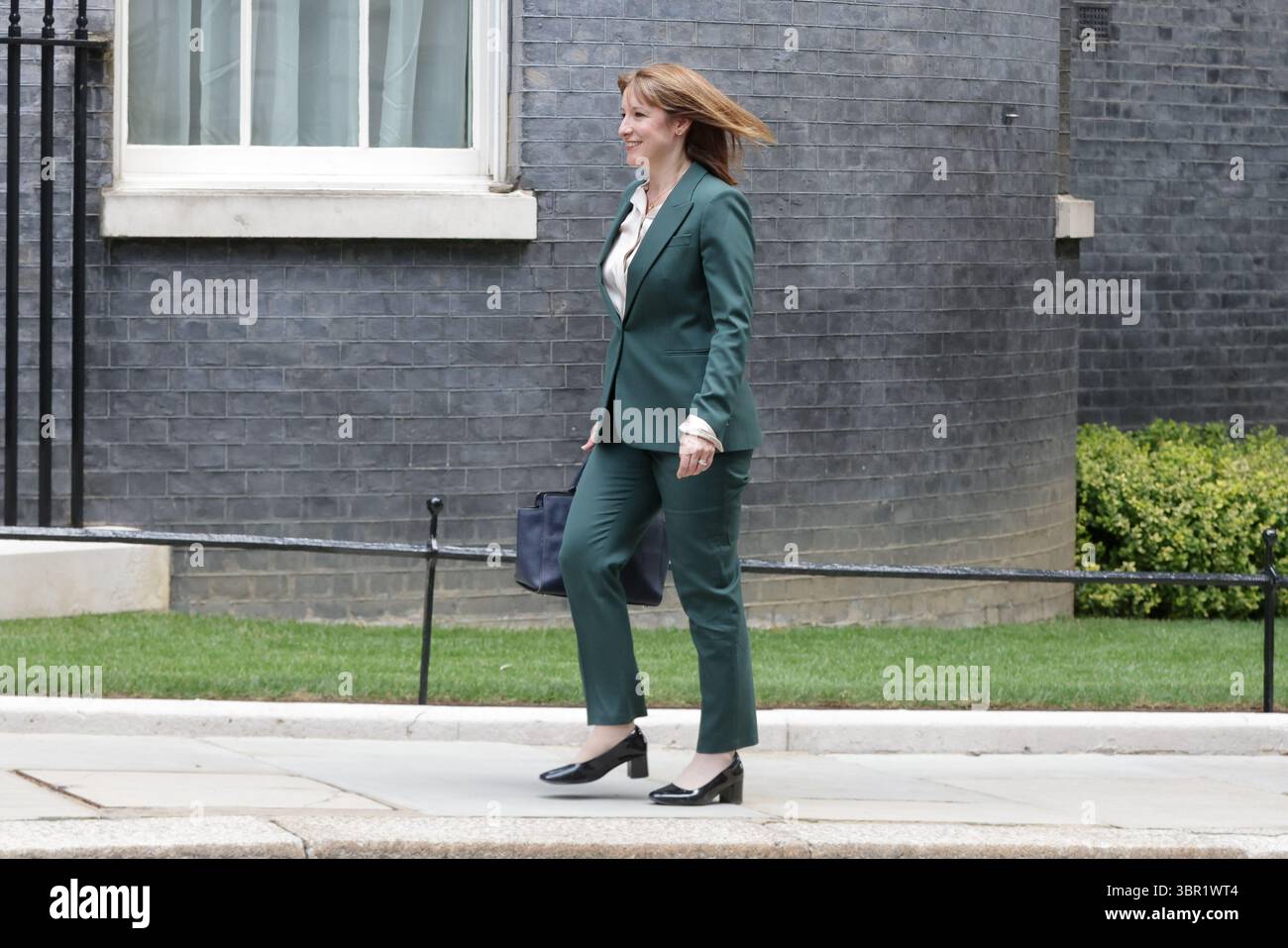 London, Großbritannien. Juli 2025. Rachel Reeves Parlamentsabgeordnete, Chancellor of the Exchequer, spaziert entlang der Downing Street in London. (Credit Image: © Dinendra Haria/SOPA Images via ZUMA Press Wire) NUR REDAKTIONELLE VERWENDUNG! Nicht für kommerzielle ZWECKE! Stockfoto