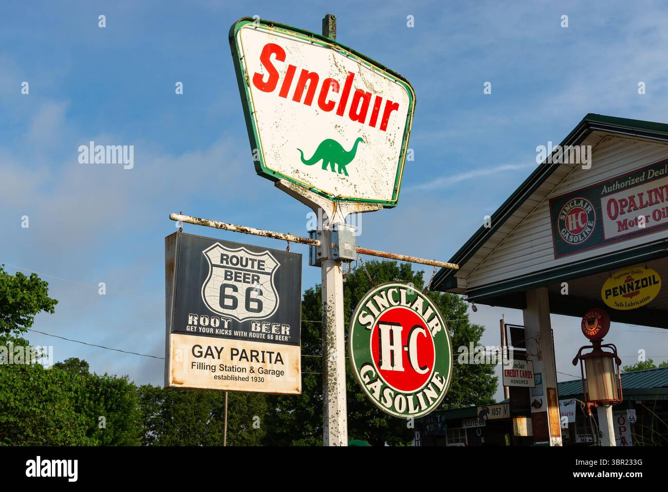 Ash Grove, Missouri – USA – 18. Juni 2025: Gary’s Gay Parita Touristenattraktion an der historischen Route 66 in Ash Grove, Missouri, USA. Stockfoto Ash Grove, Missouri – USA – 18. Juni 2025: Gary’s Gay Parita Touristenattraktion an der historischen Route 66 in Ash Grove, Missouri, USA. Stockfoto