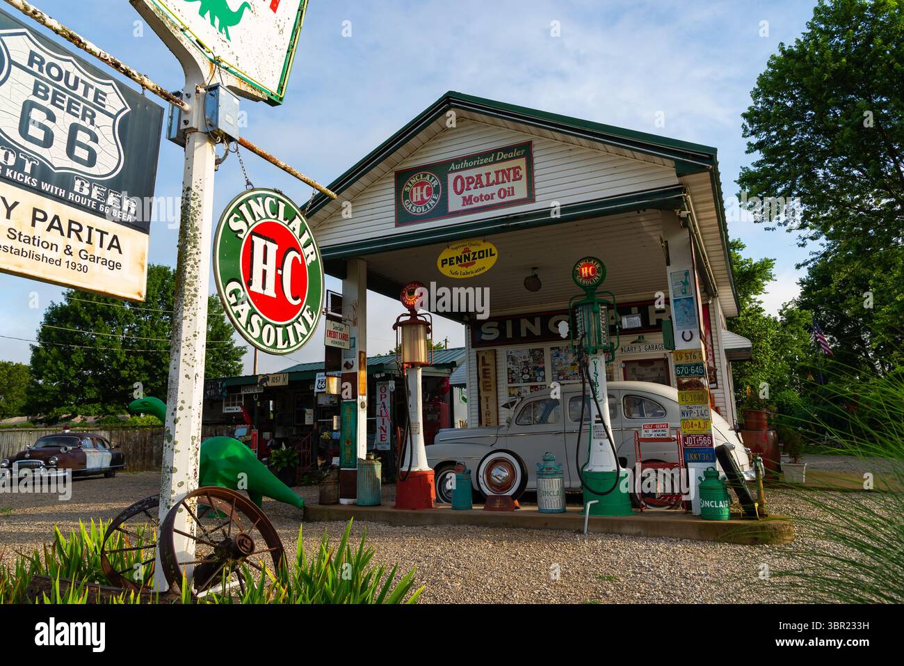 Ash Grove, Missouri – USA – 18. Juni 2025: Gary’s Gay Parita Touristenattraktion an der historischen Route 66 in Ash Grove, Missouri, USA. Stockfoto Ash Grove, Missouri – USA – 18. Juni 2025: Gary’s Gay Parita Touristenattraktion an der historischen Route 66 in Ash Grove, Missouri, USA. Stockfoto