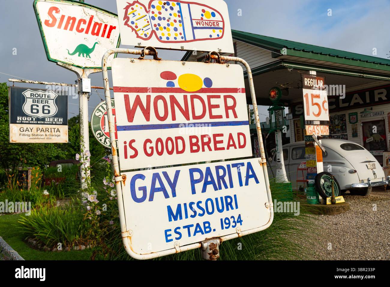 Ash Grove, Missouri – USA – 18. Juni 2025: Gary’s Gay Parita Touristenattraktion an der historischen Route 66 in Ash Grove, Missouri, USA. Stockfoto Ash Grove, Missouri – USA – 18. Juni 2025: Gary’s Gay Parita Touristenattraktion an der historischen Route 66 in Ash Grove, Missouri, USA. Stockfoto