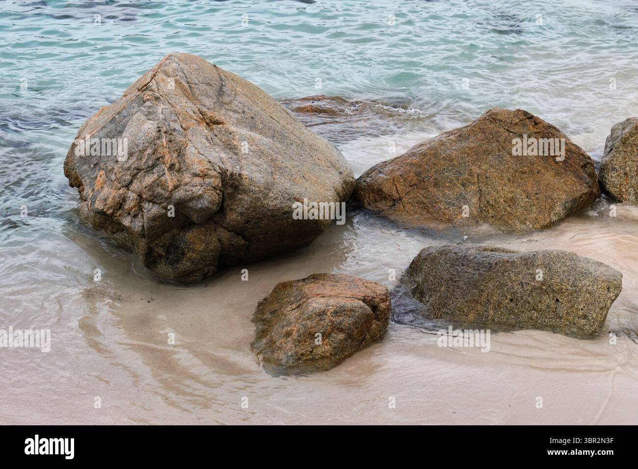 Granitfelsen am Wineglass Bay Beach - Freycinet Peninsula, Tasmanien, Australien Stockfoto