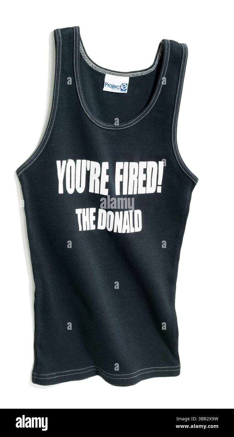 Du hast ein Hemd auf weißem Hintergrund gefeuert Stockfoto