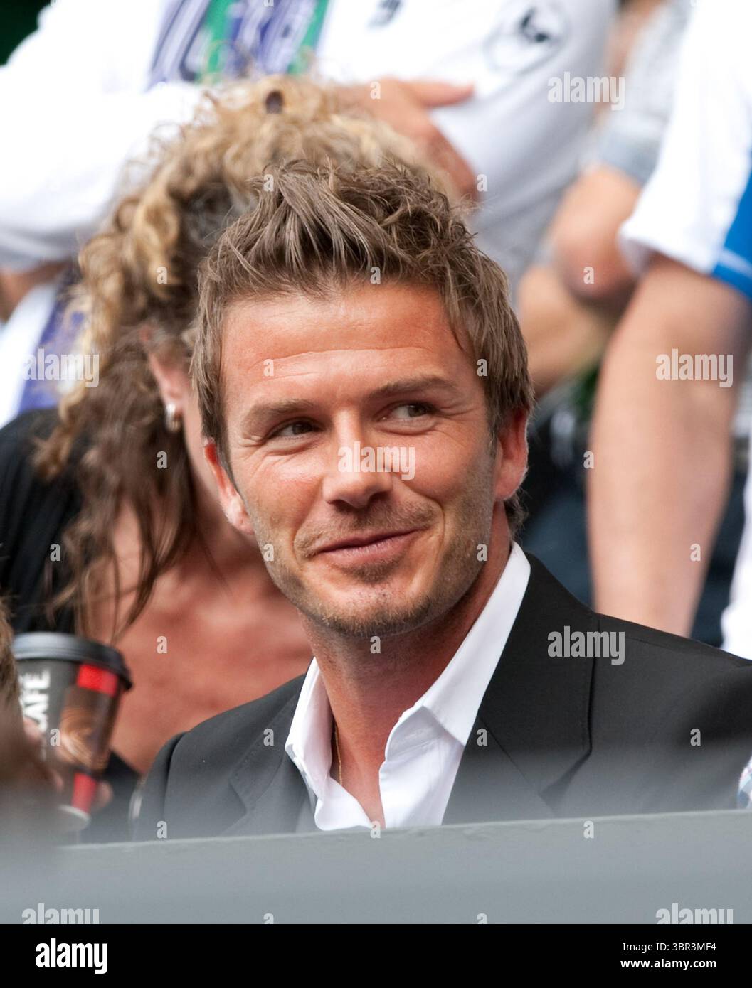 2. Juli 2010, London, Vereinigtes Königreich: LONDON, ENGLAND - 02. JULI: Der Fußballspieler David Beckham (trägt seinen Ehering bei Gerüchten über eine Trennung mit Frau Victoria Beckham) und Sohn Brooklyn nehmen am 2. Juli 2010 am Elften Tag der Wimbledon Lawn Tennis Championships im All England Lawn Tennis and Croquet Club in London, England, Teil. Leute: David Beckham Brooklyn. (Kreditbild: © SMG via ZUMA Wire) Stockfoto