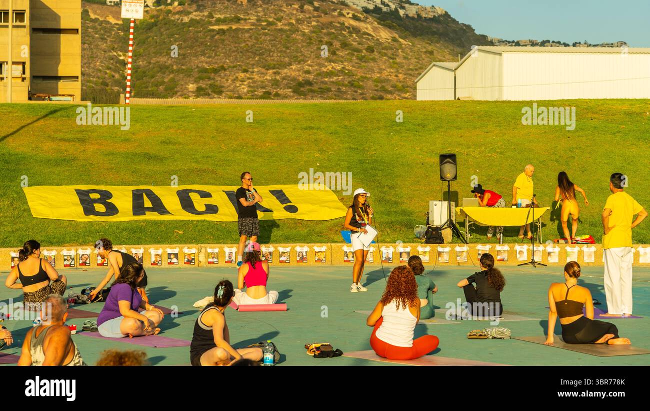 Yoga für carmel -Fotos und -Bildmaterial in hoher Auflösung – Alamy