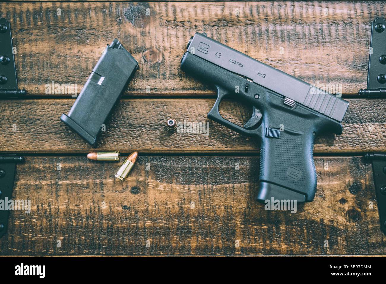 8. August 2020: Der Kauf von Waffen und Munition wird aufgrund der starken Nachfrage- und Angebotsprobleme während der COVID-19-Pandemie schwieriger. Soziale Unruhen sind auch ein Faktor, der den Mangel an Waffen und Munition verursacht, verbunden mit der Zunahme der Verdeckte Transportanwendungen. Prentice C. James/CSM(Credit Image: &Copy; Prentice C. James/CSM via ZUMA Wire) Stockfoto 8. August 2020: Der Kauf von Waffen und Munition wird aufgrund der starken Nachfrage- und Angebotsprobleme während der COVID-19-Pandemie schwieriger. Soziale Unruhen sind auch ein Faktor, der den Mangel an Waffen und Munition verursacht, verbunden mit der Zunahme der Verdeckte Transportanwendungen. Prentice C. James/CSM(Credit Image: &Copy; Prentice C. James/CSM via ZUMA Wire) Stockfoto