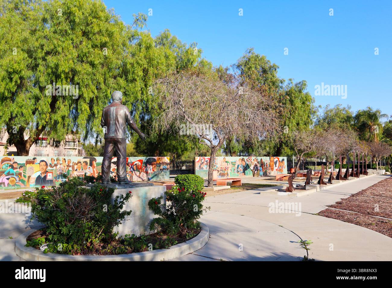 San Fernando, Kalifornien: Das César Chávez Memorial des Künstlers Ingacio Gomez würdigt das Erbe und die Arbeit des verstorbenen Landarbeiters Stockfoto