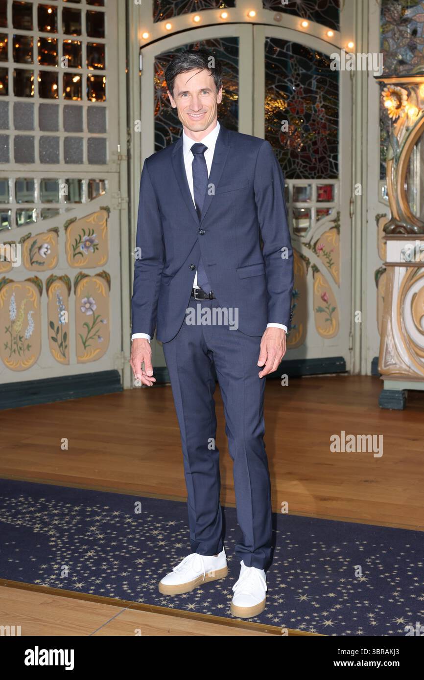 Rost, Deutschland. Juli 2025. Martin Schmitt, ehemaliger Skispringer, nimmt an einer Gala zum 50-jährigen Bestehen des Europa-Parks Teil. Der Park in Südbaden wurde am 12. Juli 1975 eröffnet. Quelle: Philipp von Ditfurth/dpa/Alamy Live News Stockfoto