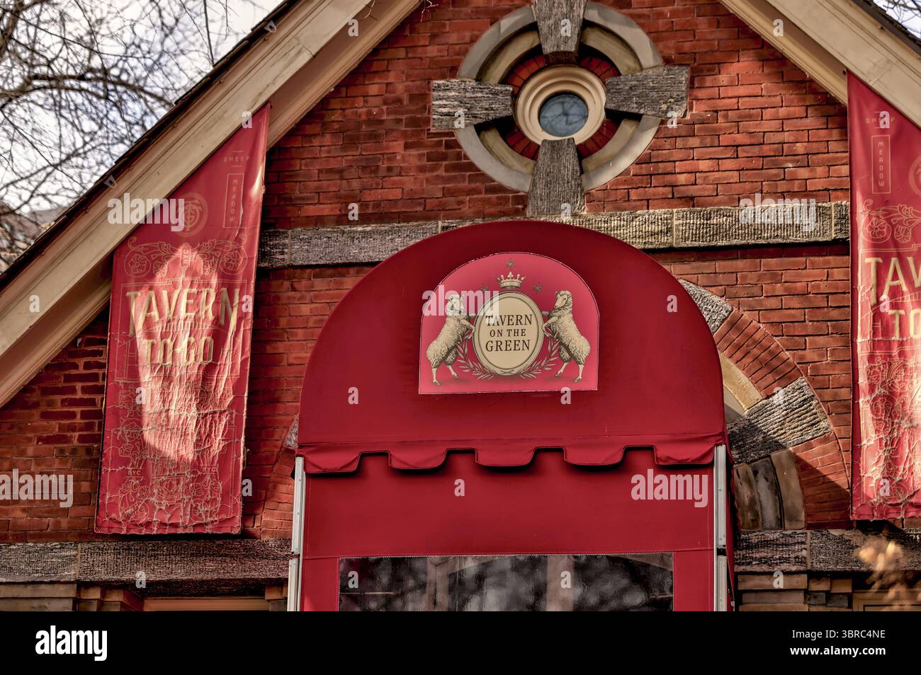 New York, New York - 17. Februar 2022: Beschilderung für ein Restaurant im Central Park NYC Stockfoto