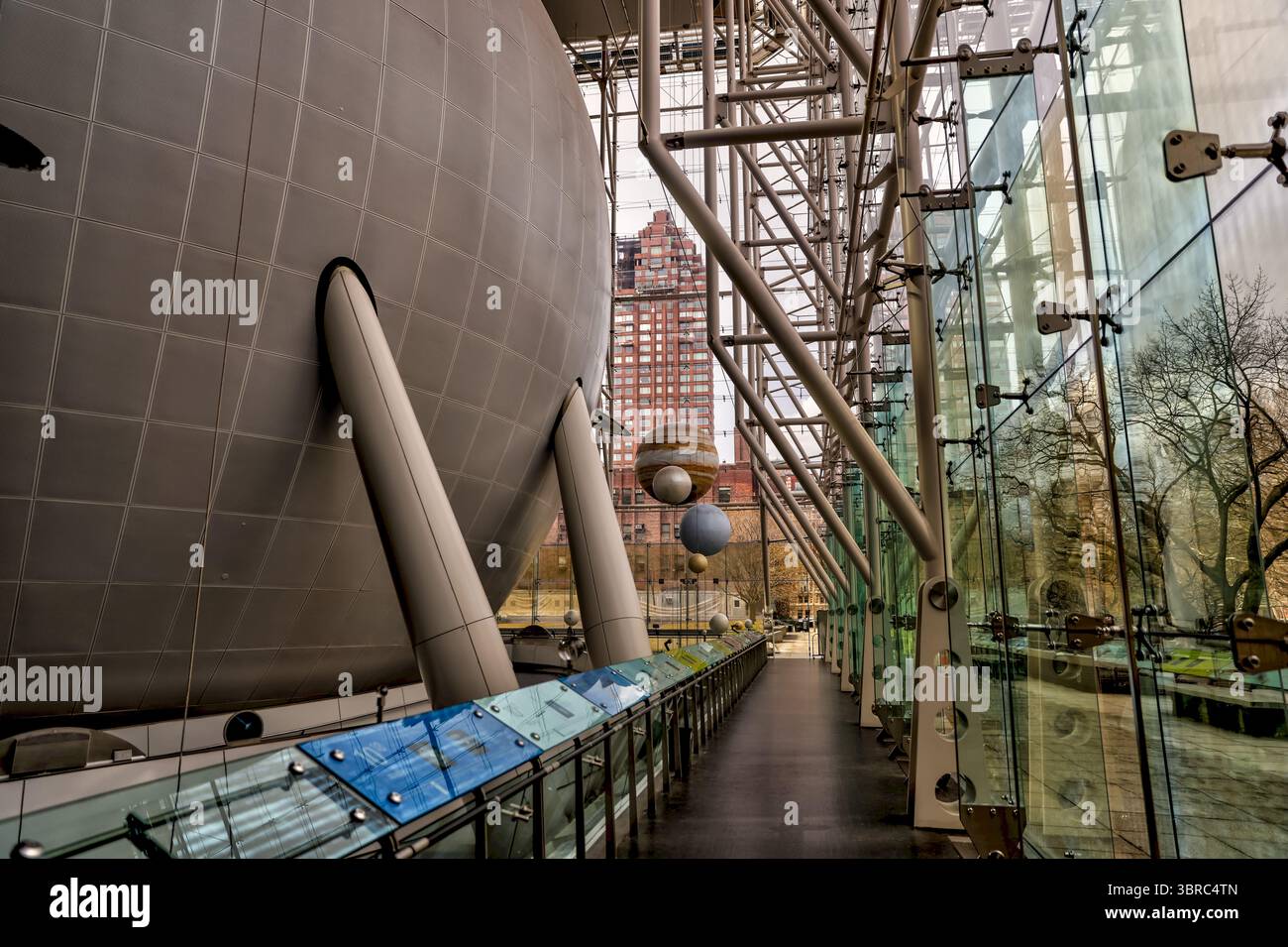 New York, New York - 17. Februar 2022: Innenräume und Ausstellungen des Hayden Planetariums in New York Stockfoto