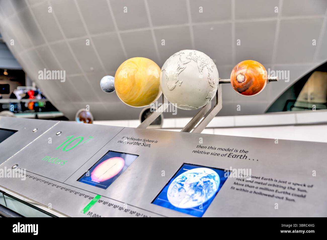 New York, New York - 17. Februar 2022: Innenräume und Ausstellungen des Hayden Planetariums in New York Stockfoto