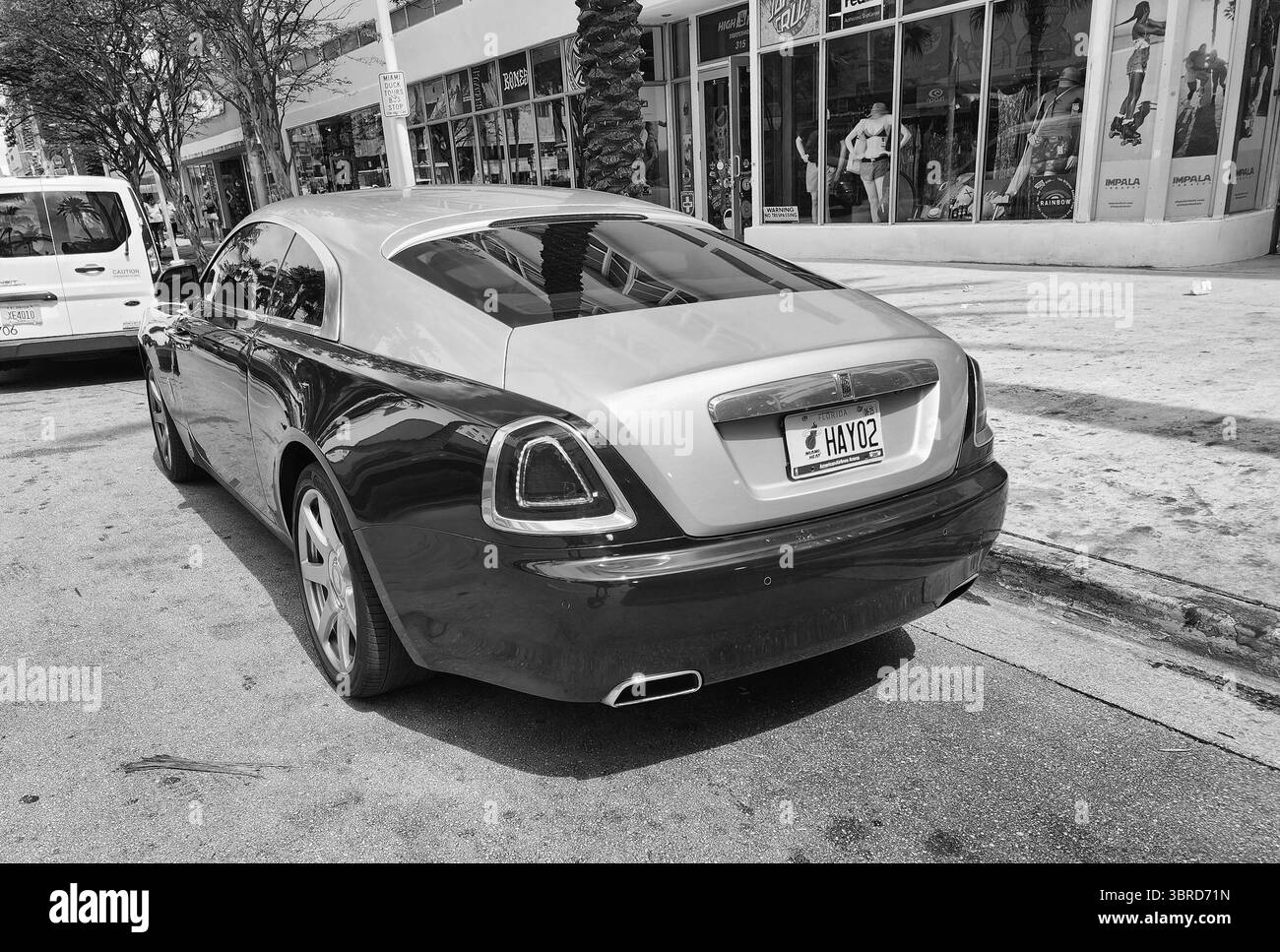 Miami Beach, Florida, USA - 8. Juni 2024: 2014 Rolls-Royce Wraith Luxusauto am Ocean Drive miami Beach. Royce ist eine britische Luxuswagenmarke. Stockfoto