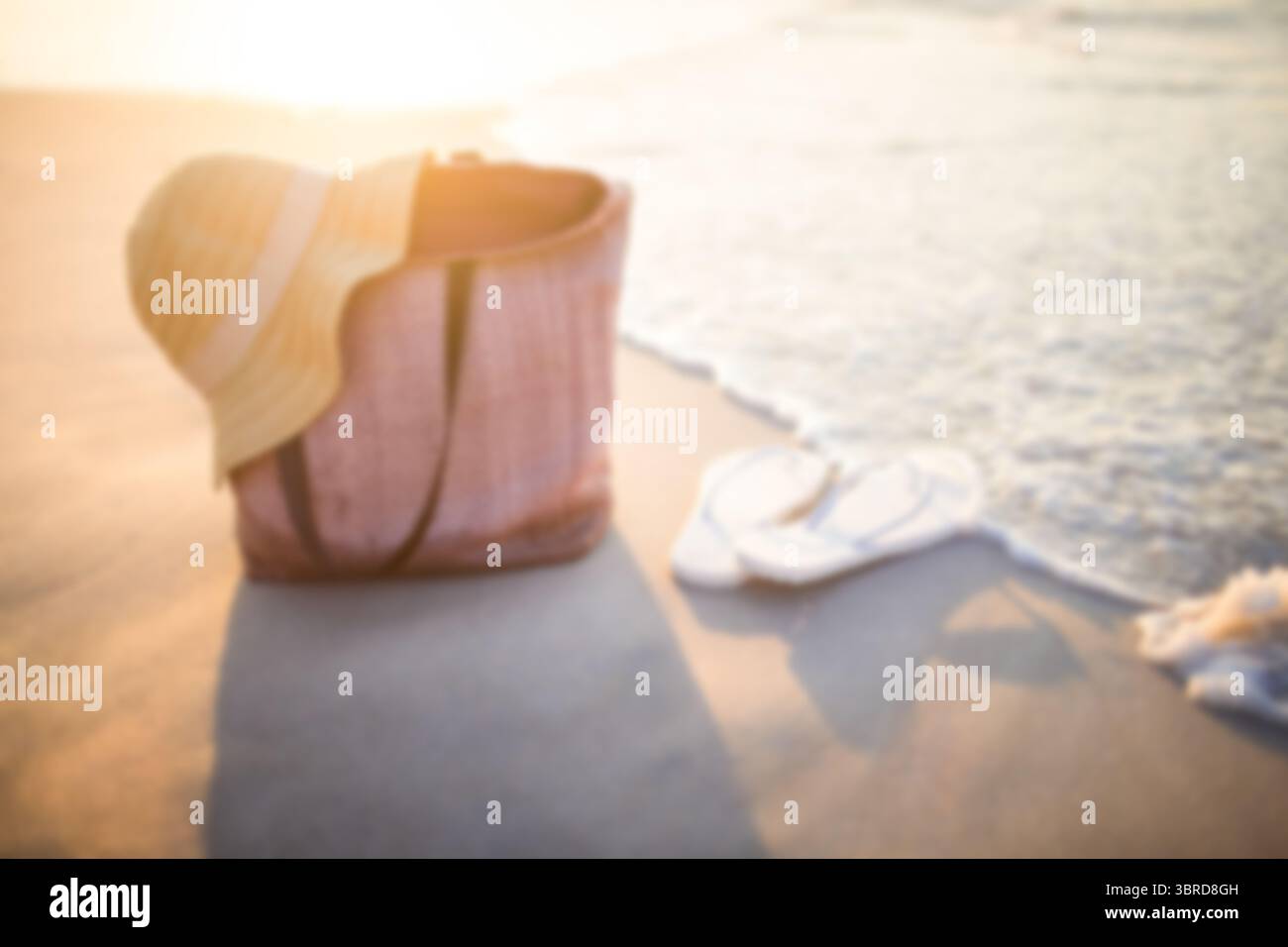 Hut auf Korb durch Flip-Flop Stockfoto