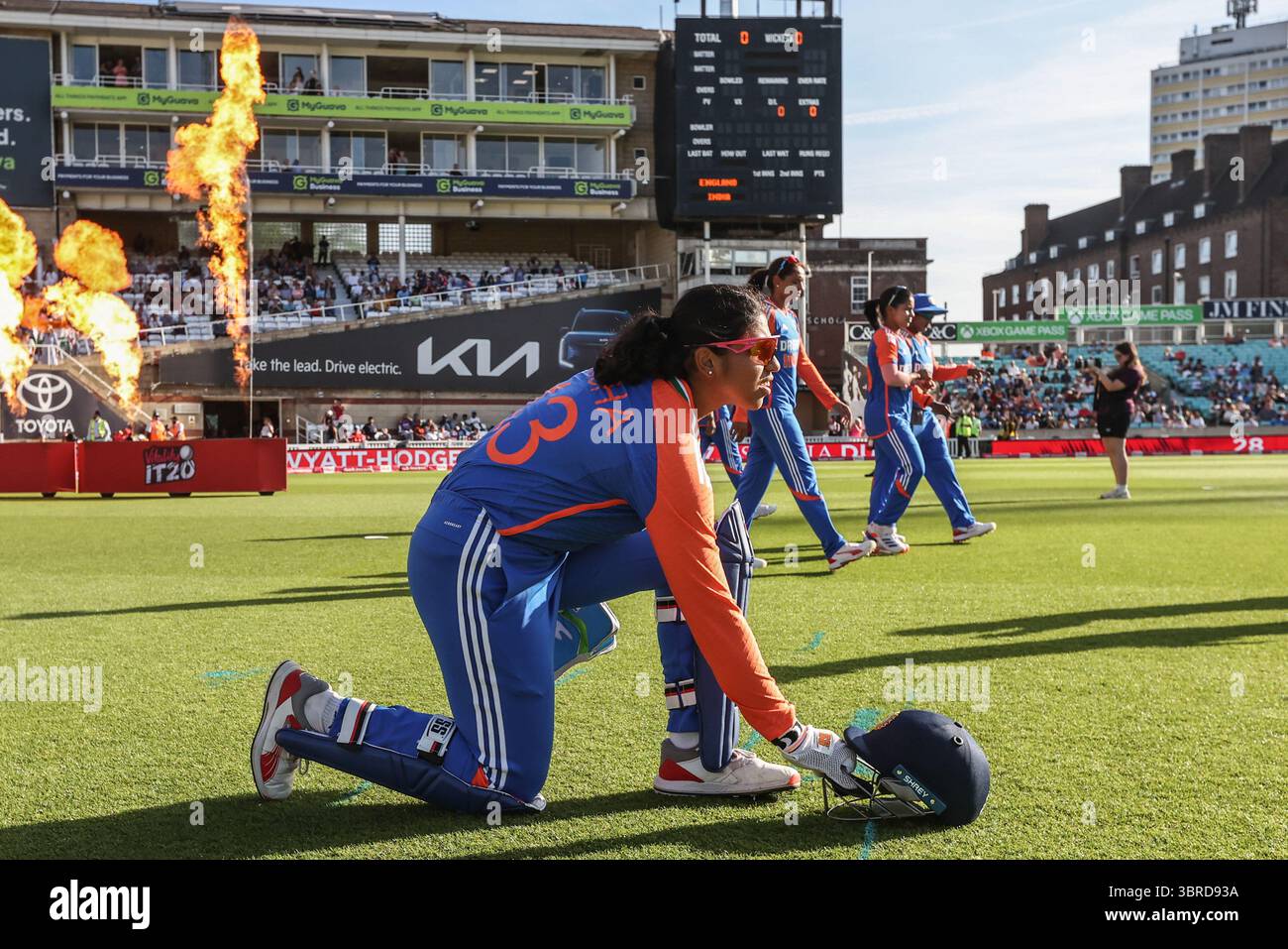 Das indische Frauenteam kommt zum Spiel während des 3. Vitality IT20 England Women vs India Women im Kia Oval, London, Großbritannien, 4. Juli 2025 (Foto: Alfie Cosgrove/News Images) Stockfoto