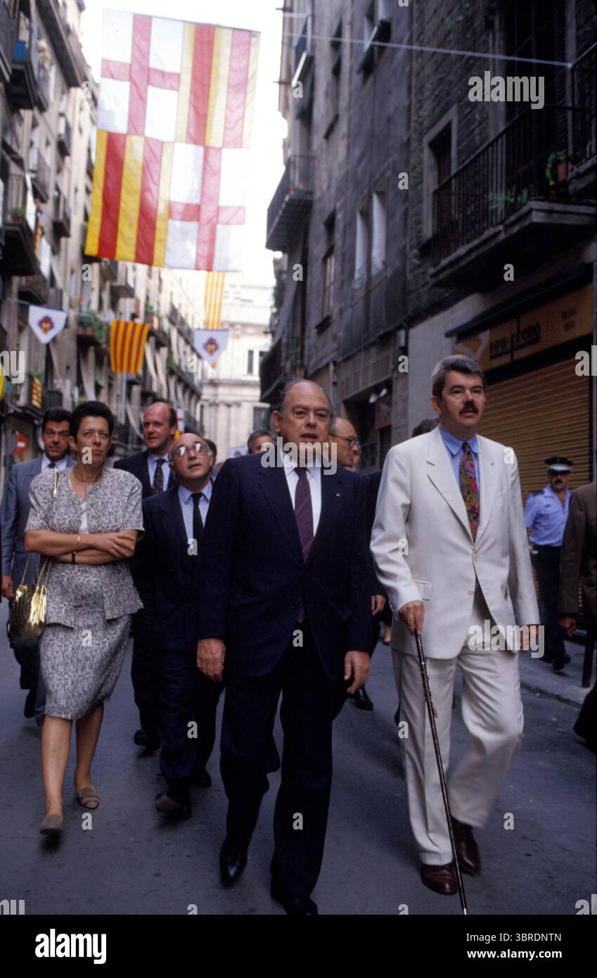 Der Bürgermeister von Pascual maragall Barcelona und der katalanische Präsident Jordi Pujol laufen vor den olympischen Spielen in der Straße von barcelona Stockfoto