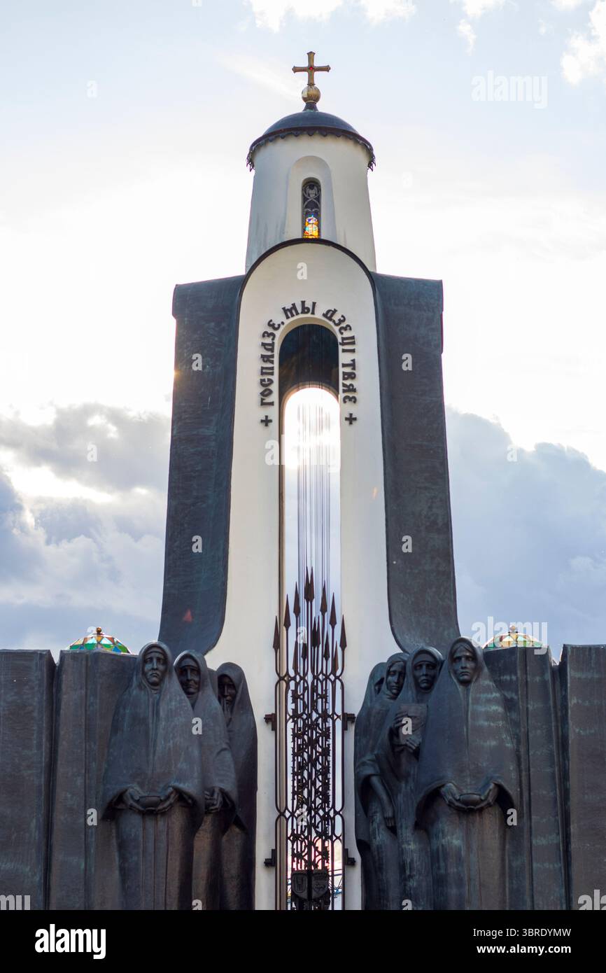 07.07.2025- Minsk, Weißrussland - der Gedenkkomplex zur Insel der Tränen, der den belarussischen Soldaten gewidmet ist, die während des sowjetisch-afghanischen Krieges starben. Stockfoto