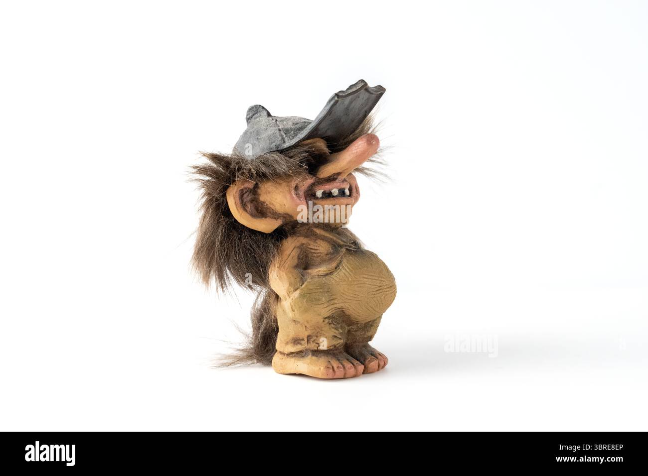 Cardiff Mid Glamorgan Wales UK Juli 12 2025 seltener 10 cm Nyform Troll mit Black Cap Seitenansicht isoliert auf weißem Hintergrund Stockfoto